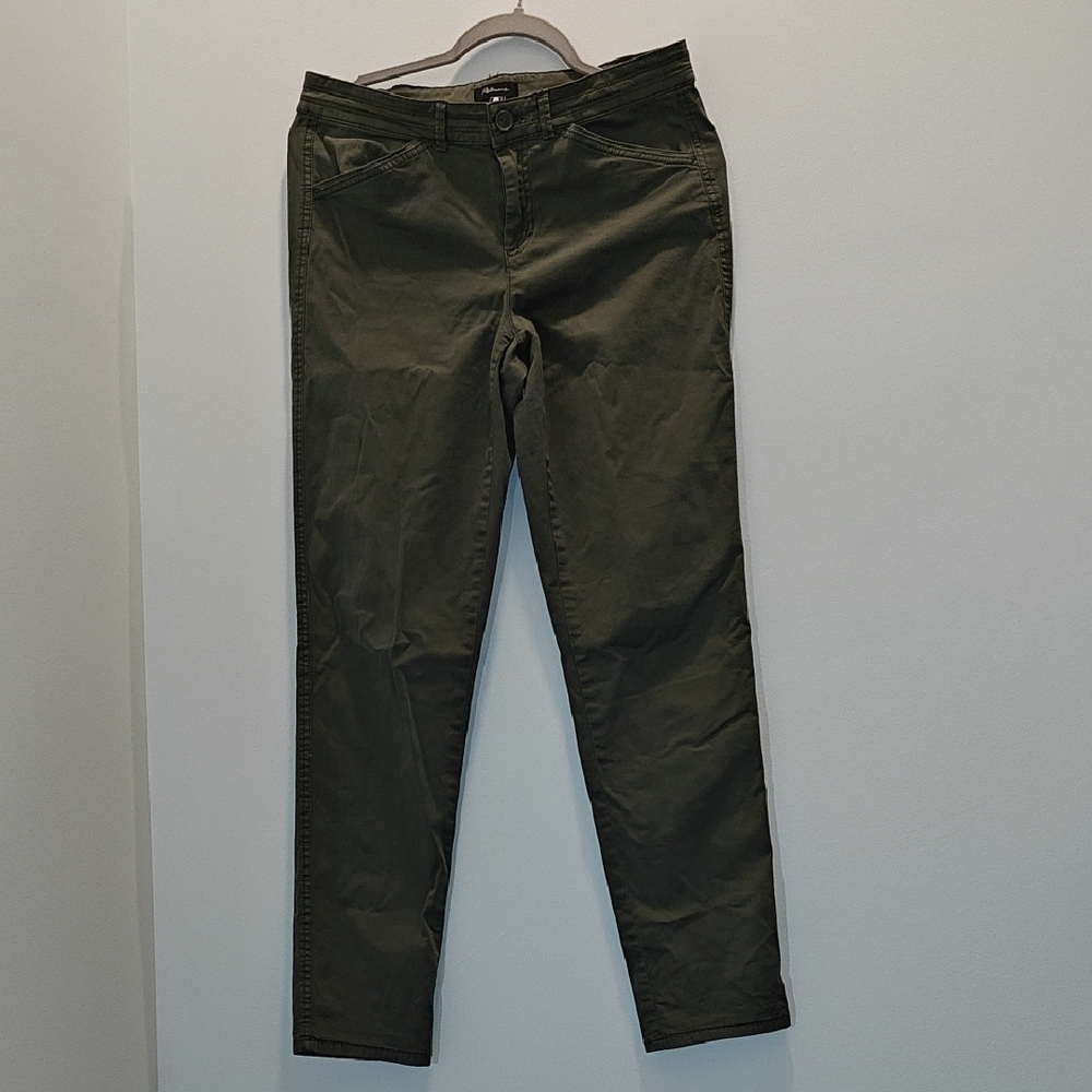 Reitmans Green Straight Leg Pants Casual Style